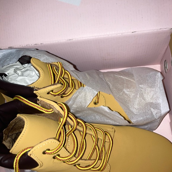 Boots (tan) - Picture 3 of 5